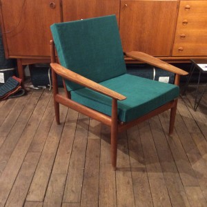 fauteuil_bois_ancien_vintage_design_scandinave_arne_vodder_tissu_casamance_vert_sapin_lartetlafacon_meubles_paris_batignolles_rue nollet