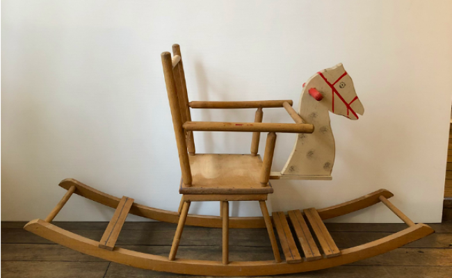 Siège enfant – cheval à bascule ancien – 89 €