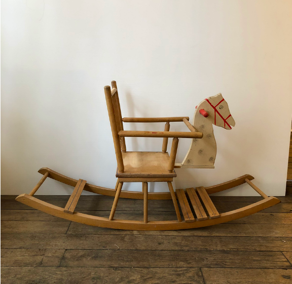 Siège enfant – cheval à bascule ancien – 89 €