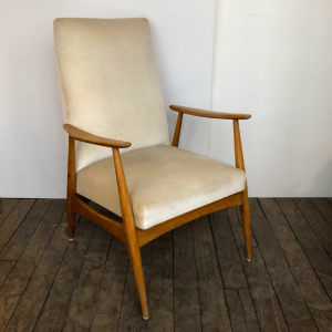 fauteuil vintage 50s tissu velours blanc annees50 sieges vintage paris lartetlafacon galerie batignolles 3:4