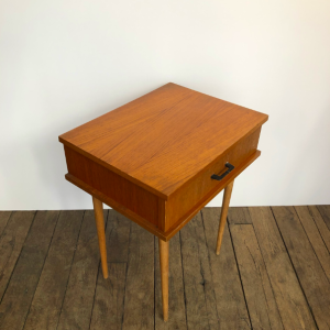 table de chevet vintage 50s pieds fuseau bois clair brocante paris 17 decoration lartetlafaçon haut plateau