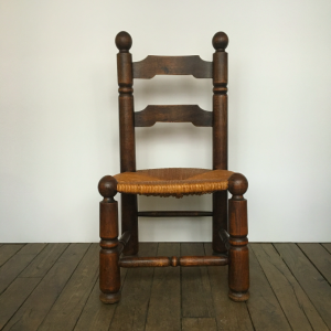 chaise bois foncé paille charles dudouyt art populaire brutaliste chaise ancienne lartetlafaçon vintage sieges antiquaire paris montmartre