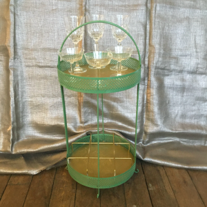 bar portatif vintage metal ajouré vert et or matégot annees50 lartetlafaçon verres à pied anciens