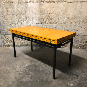 table a systeme vintage monte et baisse bois clair metal noir annees50 mobilier vintage paris lartetlafaçon batignolles table basse ou haute