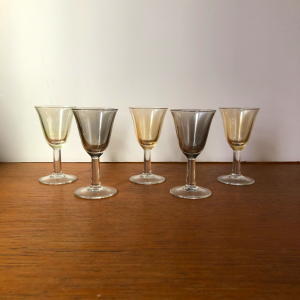 verres anciens à liqueur a pied vintage decoration batignolles paris