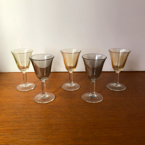 verres anciens à liqueur a pied vintage decoration batignolles paris ressourcerie