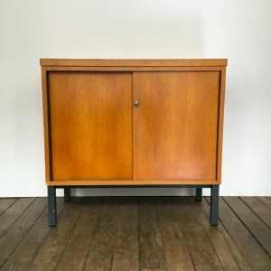 meuble enfilade buffet vintage bois clair annees50 midcentury lartetlafaçon brocante vintage paris rue nollet antique dealer