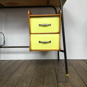 bureau formica jaune bois metal tubulaire annees50 buraeu vintage pieds compas lartetlafaçon tiroirs