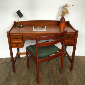 bureau ancien en bois vintage desk furniture shop paris boutique mobilier vintage decoration batignolles danish chair