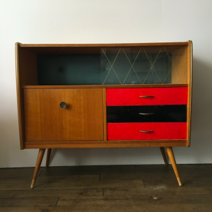 buffet rangement commode vintage annees50 rouge noir pieds compas bois clair lartetlafaçon paris