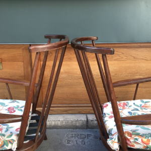 fauteuils baumann ancien vintage dossier eventail brocante paris la boutique de caroline tapisserie de siege batignolles