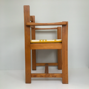 fauteuil bois massif perriand bois clair coussin rayé jaune decoration sieges paris batignolles brocante 8eme
