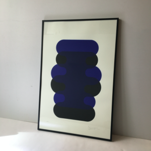 serigraphie blandine imberty marion vidal totem eccola bleu noir cadre alu noir galerie parisbatignolles