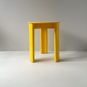 tabouret jaune pvc plastic olaf von bohr gedy madeinitaly design 70s italian vintage modernariato paris lartetlafaçon batignolles