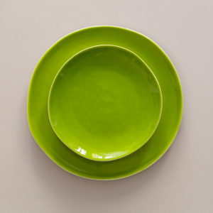 assiettes plates ceramique coloré vert tilleul clair atelier bazelaire paris artisanat vaisselle colorée