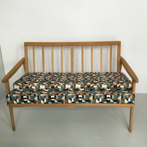 canapé banquette scandinave 2 places tissu velours a motifs boutique sieges vintage paris