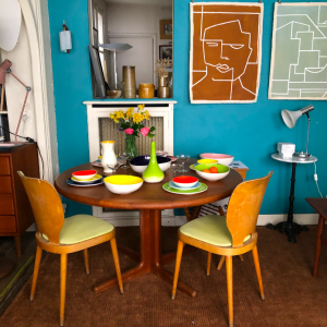 table ronde teck ancienne kofod larssen chaises bois clair skai jaune maxbill vintagedesign french danish