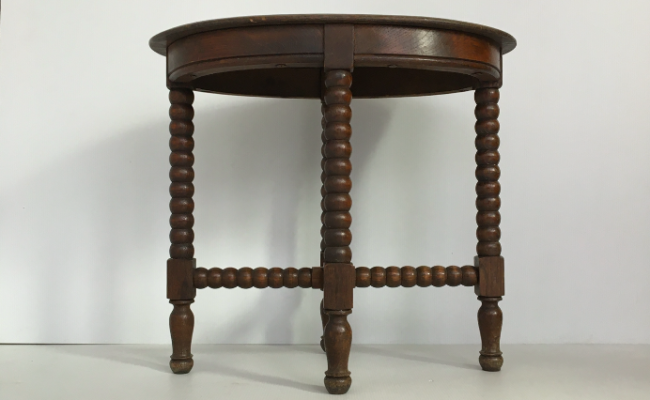 Table d’appoint ovale style Louis XIII – L50 x P31 x H45 cm – 160 € soldé 129 €