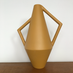 vase ceramique jaune safran terracotta anthropomorphe kora vase studiopepe