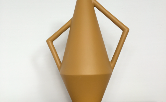 Vase Kora par Studiopepe design curry – 189 €