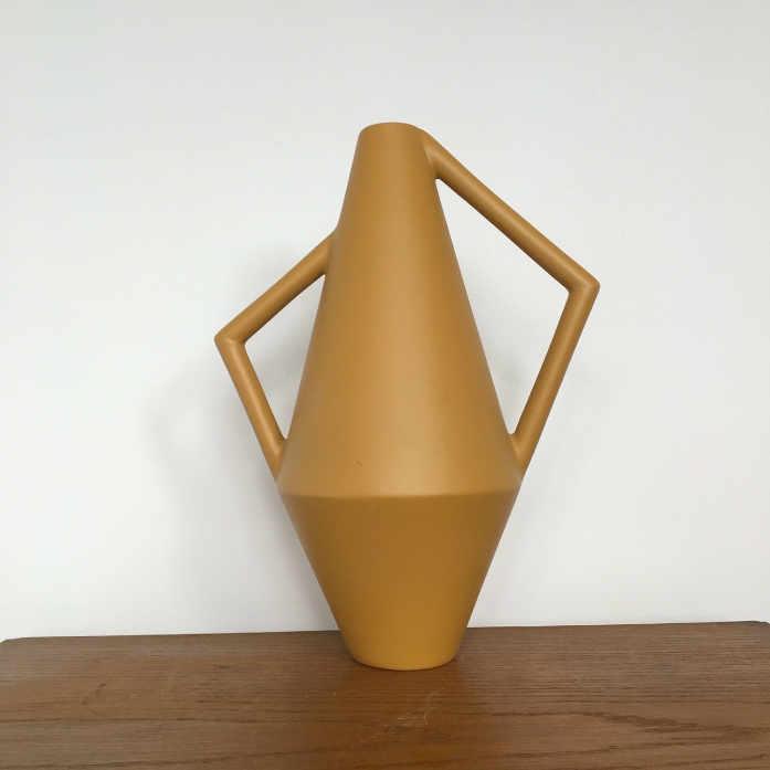 Vase Kora par Studiopepe design curry – 189 €
