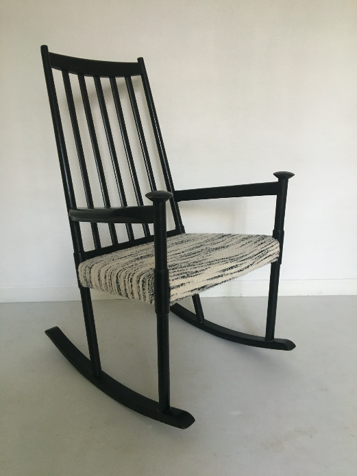 Fauteuil à bascule années 60 – L67 x P50 x H112 cm – 750 € soldé 629 €