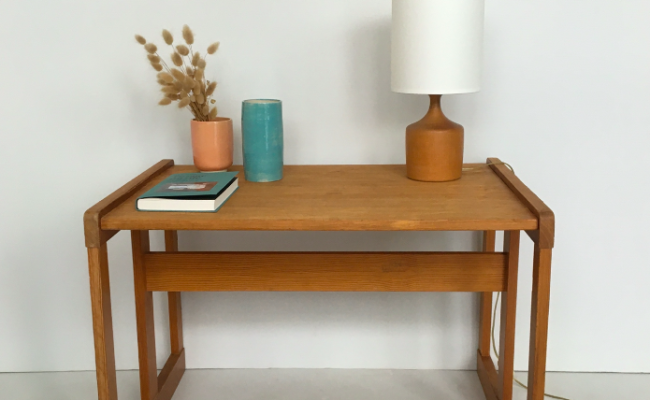 Table basse en pin – L77 x P53 x H53 cm – 220 € soldé 169 €