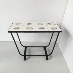 table dappoint sellette pied fer forgé ceramique blanche a motif annees50 face