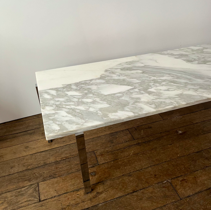 Table basse en marbre – L120 x P50 x H38 cm – 1200 € soldé 849 €