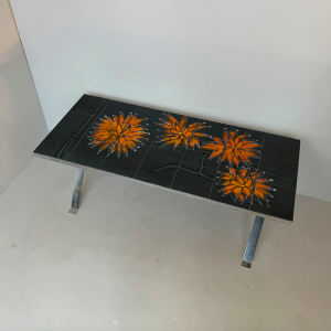 table basse ceramique bois metal chromé belarti dessin carreaux faience bleu et flers orange tournesol vintage table seconde main paris coffee table frenchceramic 3:4