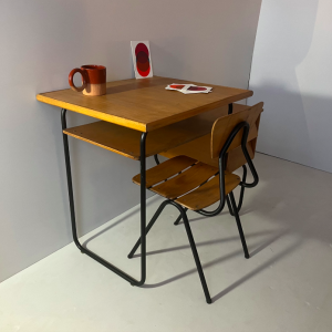 bureau enfant jacques hitier metal tubulaire noir annees1950 frenchvintagedesk accessoire 3:4 red