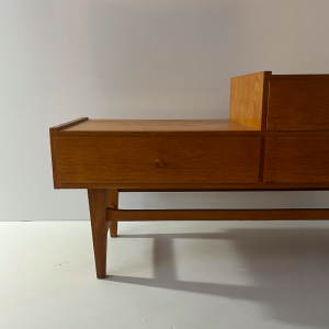 meuble rangement a tiroirs asymetrique bois clair gauche