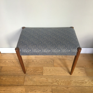 ottoman bois scandinave tissu bleu