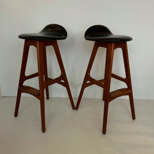 tabouret de bar haut scandinave noir 1960s detail Eric Buch noir et teck paire danish stool