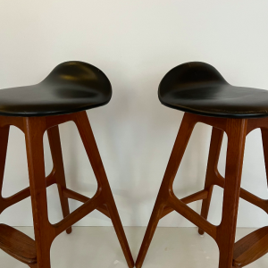 tabouret de bar haut scandinave noir 1960s detail Eric Buch noir et teck paire danish stool details