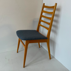 6 chaises vintage bois clair assise bleu salle a manger 1950 vintage seconde main boutique paris assises tapissier rue nollet batignolles paris clichy lartetlafacon 3:4