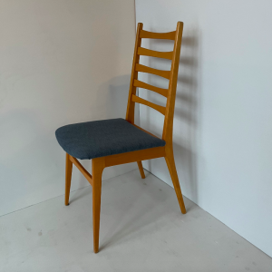 6 chaises vintage bois clair assise bleu salle a manger 1950 vintage seconde main boutique paris assises tapissier rue nollet batignolles paris clichy lartetlafacon frenchchairs