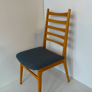 6 chaises vintage bois clair assise bleu salle a manger 1950 vintage seconde main boutique paris assises tapissier rue nollet batignolles paris clichy lartetlafacon frenchvintage