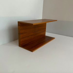 etagere murale bois clair vintage 1960 danish design WR Wilhelm Renz vintage mural shelf paris antique shop montmartre gallery