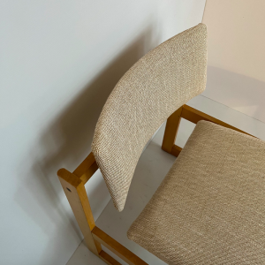 fauteuil michel mortier french vintage design bois clair chauffeuse antiquités paris galerie tapissier zoom