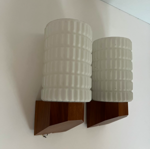 paire d'appliques vintage teck et opaline gauffré art déco 1960s vintage luminaire paris batignolles profil