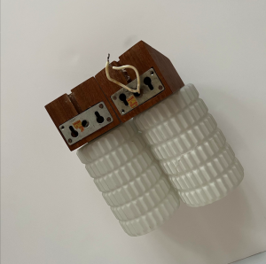 paire d'appliques vintage teck et opaline gauffré art déco 1960s vintage luminaire paris batignolles scandinave