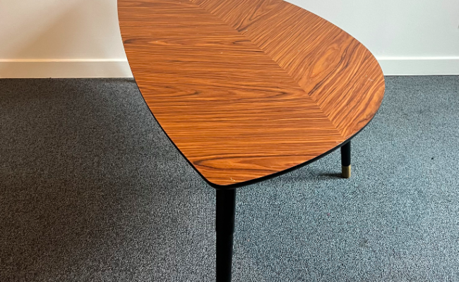 Table basse feuille ikea vintage – L106 x P55 x H42 cm – 130 €