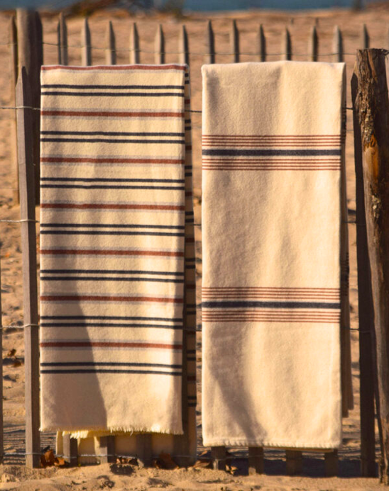 Draps de laine rideaux ou couvertures – 170×300 – 285 € / 170×240 – 265 €