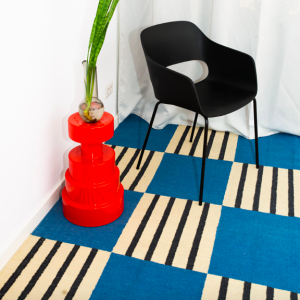tapis coton tissé main bleu noir beige damier rayure colortherapis batignolles decoration design