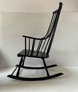 Fauteuil a bascule bois noir Rocking Chair Grandessa Lena Larsson pour Nesto accoudoir arrondis paris secondemain la boutique de caroline batignolles