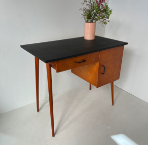 bureau vintage pieds compas bois clair et plateau noir 1950 retro decor paris