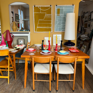 table a manger vintage midcentury design decoration art de la table paris batignolles atelier bazelaire vaisselle bougeoir tentures avrandinis