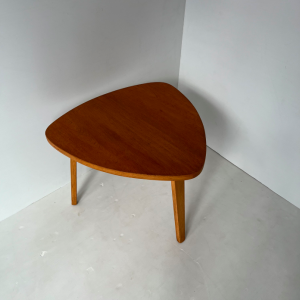 table basse appoint tripode bowwood alvar aalto steiner bois clair triangle forme libre