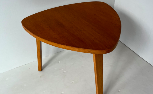 Table basse forme libre « bowwood » – D 62 x H 46 cm – 269 €